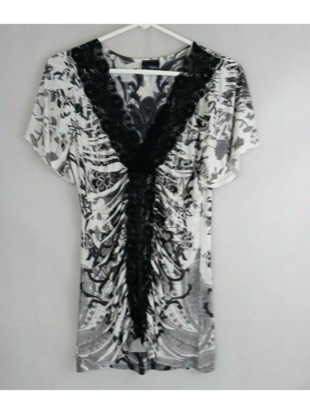 Daytrip Women's Black & White Ruched Blouse With Lace Accent Size Medium